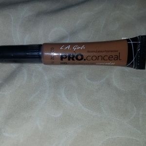 L.A. Girl PRO Conceal Concealer + Bonus